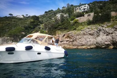 Côte amalfitaine et Capri en bateau privé Jeanneau Leader