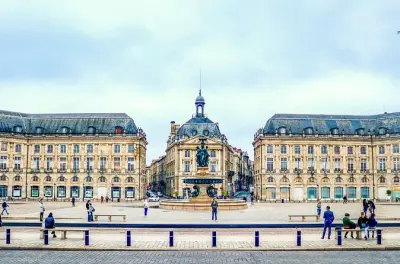 Historische Sehenswürdigkeiten bei privater Bordeaux-Tour mit Guide