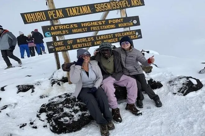 Subida ao Kilimanjaro pela rota Marangu com alojamento em cabanas