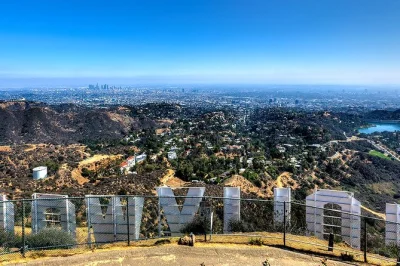 Los angeles erleben: private 3-stunden-tour mit insider-guide, fotos am hollywood sign, fahrt über mulholland drive und bummel auf dem rodeo drive – mit abholung und wasser inklusive.