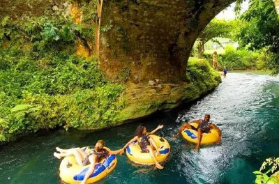 Tubing sul White River da Montego Bay con rapide e tuffo in acqua