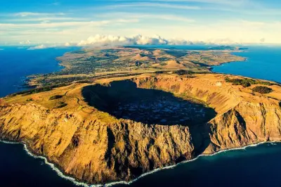 Ilha de Páscoa particular: Moai, cavernas e culto do homem-pássaro