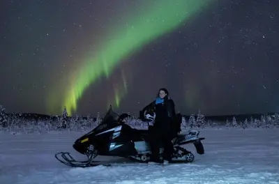 Chasse aux aurores boréales en motoneige à Fairbanks
