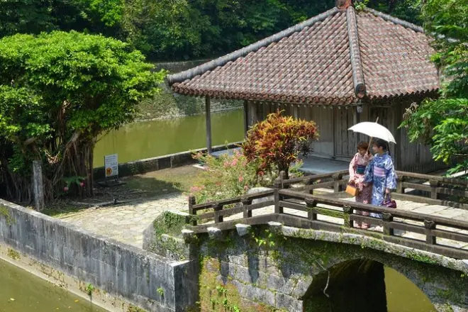Naha et sud d’Okinawa : Visite privée de 7 heures avec guide local