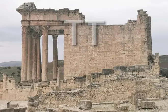Dougga Testour Mdjez El Bab: Ruínas romanas e cidade