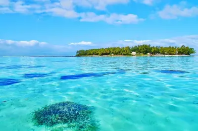 Snorkeling in Mauritius: 5 Islands with Lunch & Waterfall