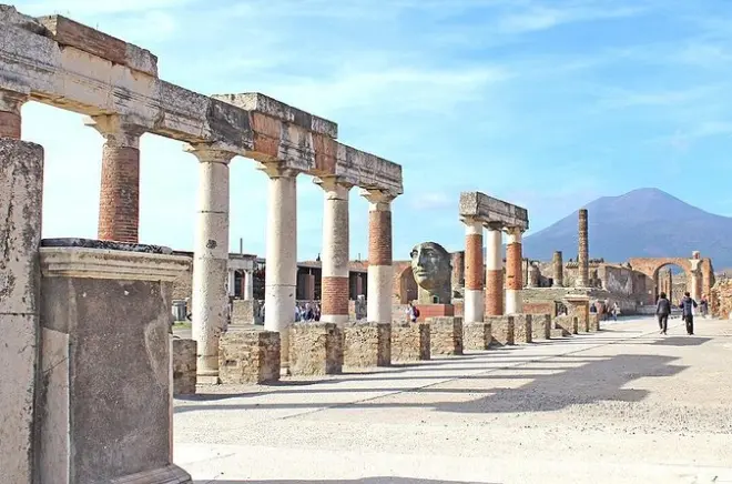 Pompeii Private Tour: Skip Lines, 2 Hours with Local Guide