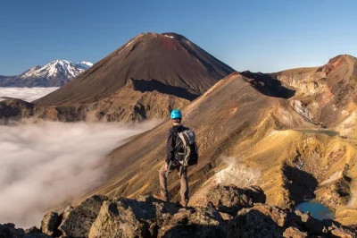 Erlebe die rohe vulkanlandschaft des tongariro bei einer geführten 19 km wanderung mit ausrüstung, transfers und insiderwissen. inklusive abholung, sicherheitsausrüstung und erfahrenen guides.