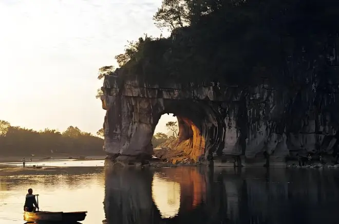 Guilin Private Day Tour: Reed Flute Cave & Elephant Trunk Hill
