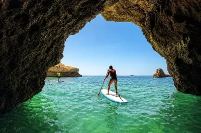 Paddle e snorkel em Albufeira: Tour de SUP pelas grutas do mar