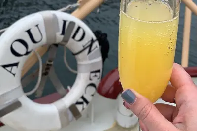 Newport Schooner Aquidneck Sail: Mimosas & Fort Views