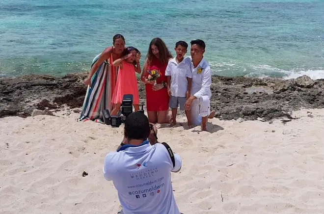 Professional Photography Session in Cozumel: Unlimited Photos