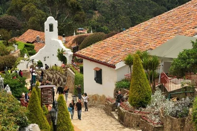 Erlebe bogotá hautnah bei einer privaten tour durch la candelaria, das museo del oro und monserrate. inklusive abholung, eintritt und deutschsprachigem guide.