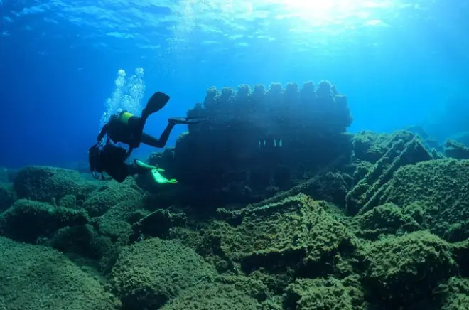 Scuba diving in Spiaggia del Riso: Breathe underwater at 5 meters