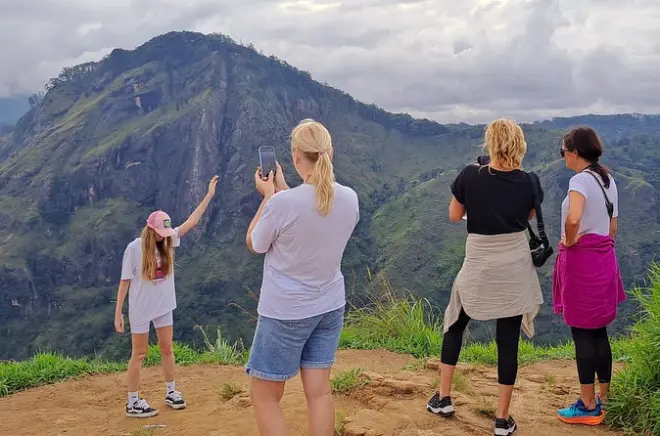 Tour em Ella: Cachoeira Rawana, ponte Nine Arches e Adam's Peak