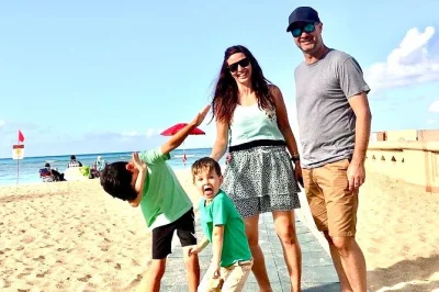 Découvrez oahu autrement : surf sur la north shore, dégustation de macadamias, visite de la plantation dole et plages secrètes. navette hôtel et guide local inclus.