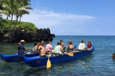 Erlebe kealakekua bay bei einer geführten outrigger-canotour zum captain cook denkmal – inklusive spannender geschichten, schnorchelausrüstung und allem equipment.