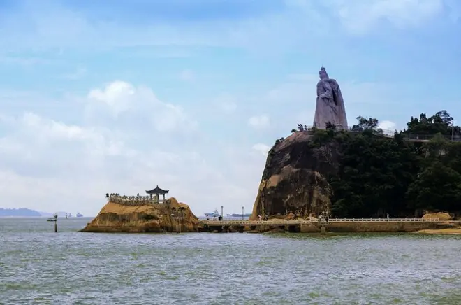 Xiamen e Gulangyu privata con traghetto, tempio, fortezza e pranzo