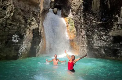 Cascata La Leona tour privato: Nuota sotto la cascata