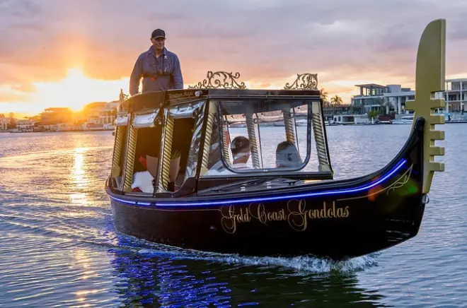 Surfers Paradise Gondola Cruise: Mansions & Skyline Views
