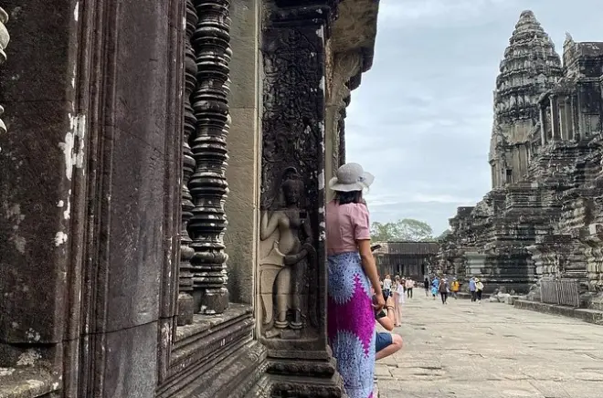 2-Day Angkor Wat Tour: Sunrise, Temples & Village