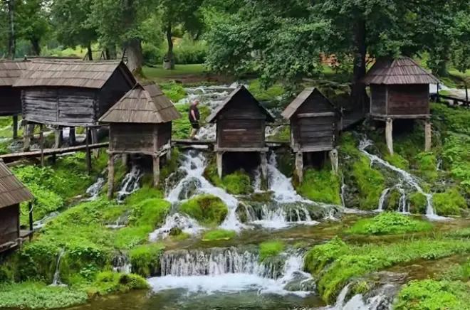 Tagesausflug von Banja Luka nach Jajce: Wasserfälle, Festung & Seen