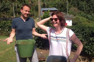 Descubra a zona cafeeira da colômbia com um tour privado de 2 dias para jericó e jardín. inclui visita prática a uma fazenda de café, guia local, refeições e traslado do hotel.