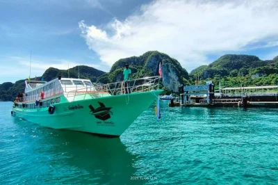 Fähre von phi phi island nach krabi town buchen. tägliche abfahrten, 90 minuten fahrt, einfacher transfer. hier findest du zeiten, tipps und echte erfahrungsberichte.