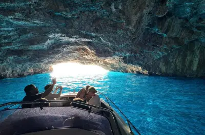 Tour privado de 3 horas de lancha rápida pela Baía de Boka saindo de Kotor