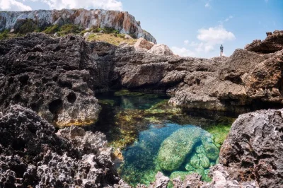 Scopri l’anima selvaggia di ibiza con escursioni guidate, snorkeling in calette segrete e consigli pratici di fotografia. attrezzatura e guide locali incluse.