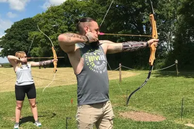 1 Stunde Bogenschießen in Hereford: Spiele & Herausforderungen