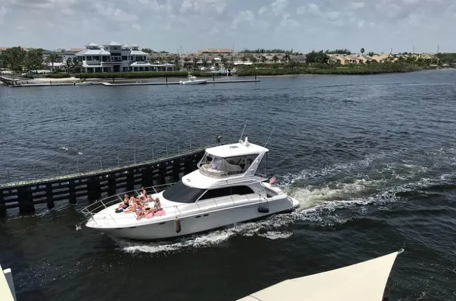 Aluguel de iate em Palm Beach: Capitão, comissária e Peanut Island