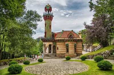 Santillana del Mar, Llanes & Comillas Private Tour: 8h Coast