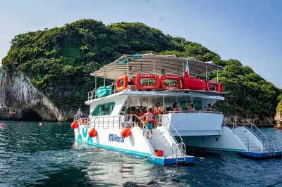 Feel the salt air on a half-day puerto vallarta snorkeling tour to los arcos, with snacks, drinks, and a local guide. includes equipment and live onboard commentary.