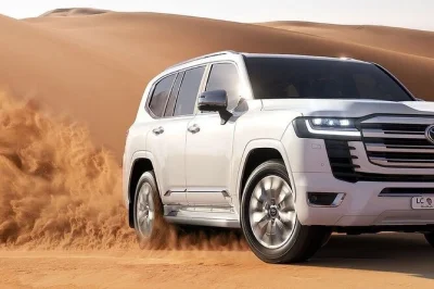 Vivez l’adrénaline du désert de dubaï avec dune bashing, balades à dos de chameau et un buffet bbq en plein air. transfert inclus, spectacles et ambiance locale pour une soirée inoubliable.