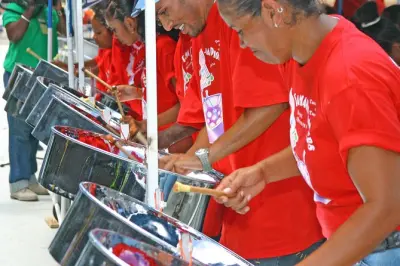 Tour dei steel drums a Port of Spain: Pan yards dal vivo di sera