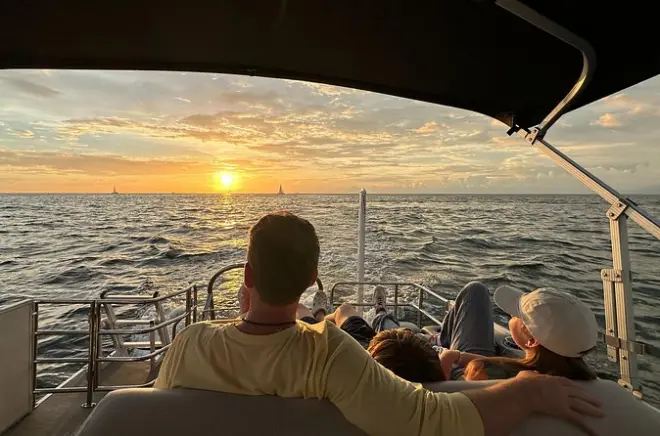 Croisière privée dauphins et coucher de soleil à Naples avec vin