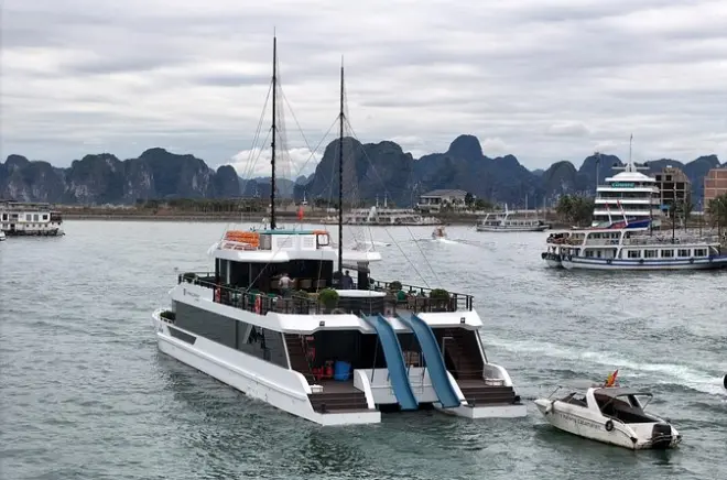 Bahía de Halong: Kayak, clase de cocina y tobogán acuático