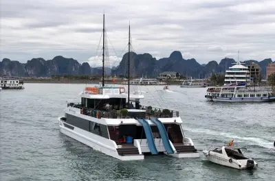 Passeio em Halong Bay com caiaque, aula de culinária e tobogã