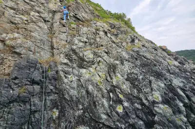 Klettern und Abseilen in Ixtapa: 30 Meter Abstieg