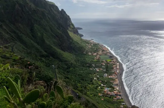 Fajã do Além caminhada guiada: Povoado costeiro em São Jorge