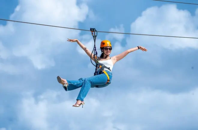Ziplining von Maafushi nach Vahmaafushi: 428 Meter Inselüberquerung