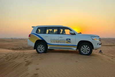 Vivez l’excitation des dunes rouges de dubaï en buggy, balade à dos de chameau, spectacles en live et dîner bbq 5 étoiles. navette hôtel incluse pour une soirée sans souci.