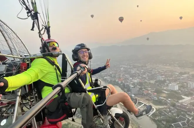 Paramotoring a Vang Vieng: Volo all'alba o al tramonto