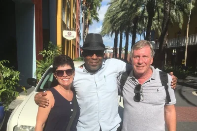 Arrivez à curacao et profitez d’un transfert privé aller-retour vers willemstad avec prise en charge à l’aéroport, eau fraîche, wifi gratuit et contact facile avec votre chauffeur.