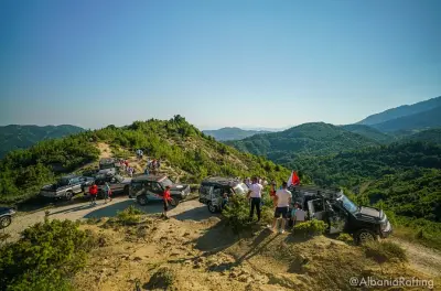 Monte Tomori: Caminhada com SUV privado e piquenique saindo de Tirana