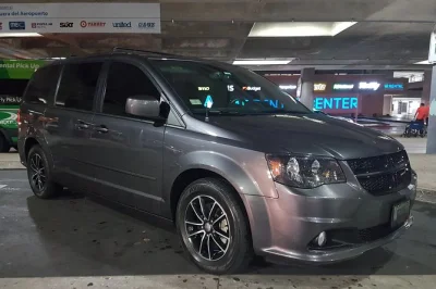 Llega sin estrés a san juan con un traslado privado desde el aeropuerto a tu hotel o airbnb. incluye recogida, conductor local y vehículos limpios—sin filas de taxi.