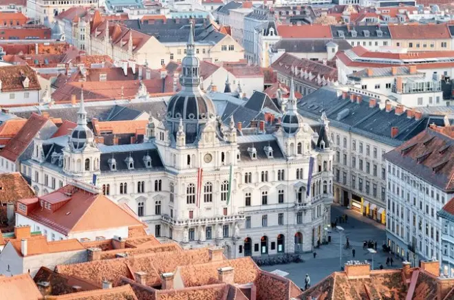 Graz City Walk with Local Guide and Tasting: Includes local specialty tasting