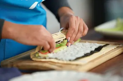 Sushi-Kurs in Columbus: Lerne zwei Signature-Rolls zu rollen