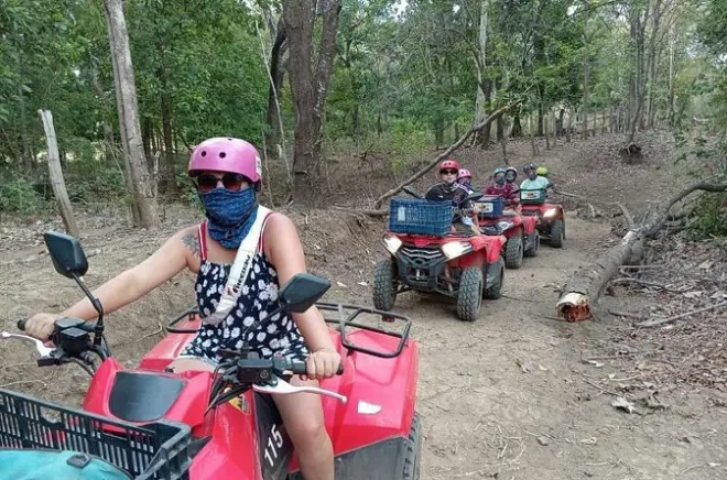 Balade en quad à Potrero Guanacaste : Village rural et ferme